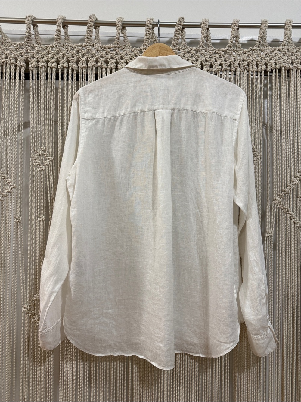 Uniqlo Women’s White Premium Linen Long-Sleeve Button Up Shirt - Picture 5 of 6